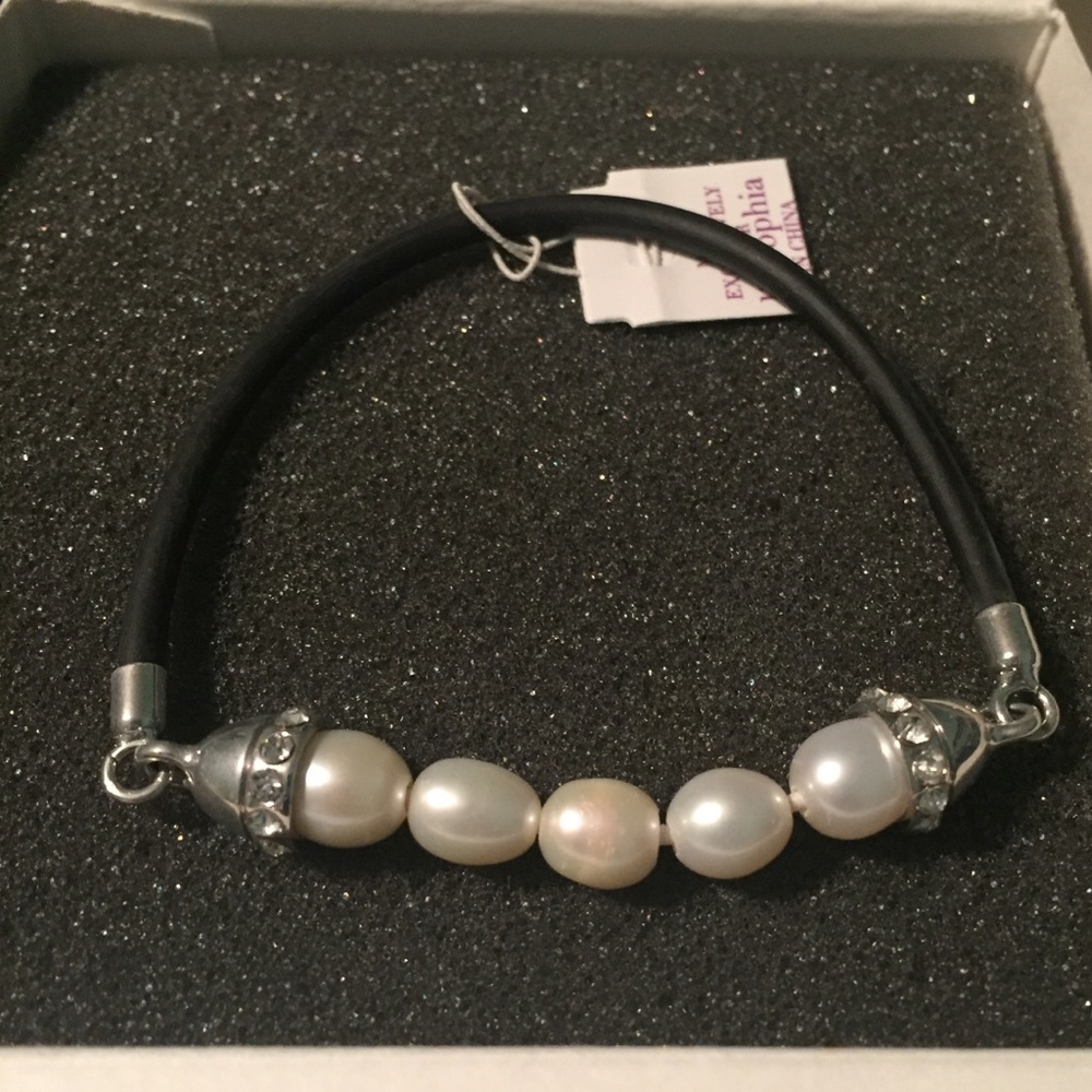 NWT. Lia Sophia Bracelet